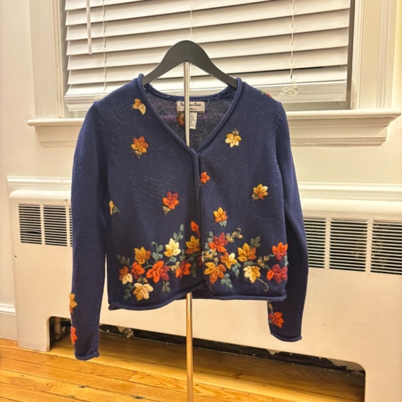 Like New Women's Fall Leaf Embroidered Knit Cardigan Sweater Size PP - Picture 2 of 9